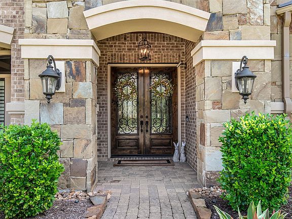 3rd image of 42 Pondera Point Dr