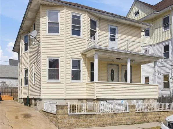 297 Vermont Ave, Providence, RI 02905