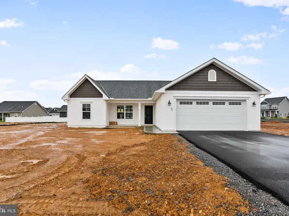 33 Anoka Ct, Martinsburg, WV 25404