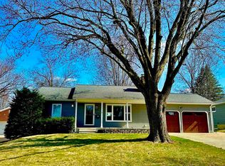 3337 Mount Vernon Dr, Waterloo, IA 50701