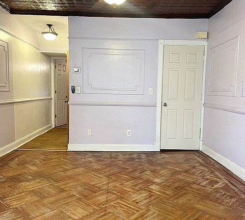 2nd image of 460 17th St #1
