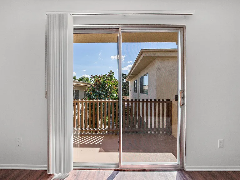 13157 Riverside Dr — Photo 54