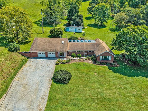 2nd image of 318 Rogers Ln