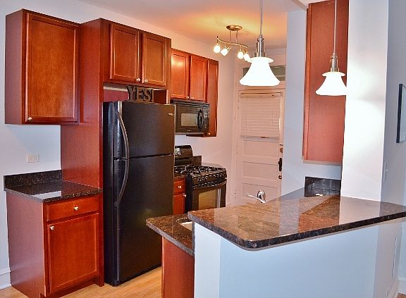 3rd image of 225 N Oak Park Ave APT 2W