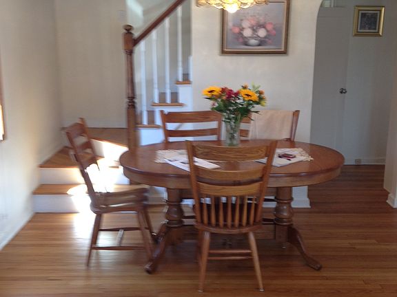 4th image of 210 Brown St