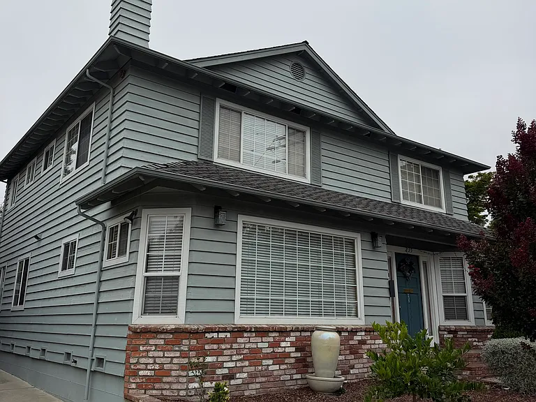 235 Peyton St — Photo 3