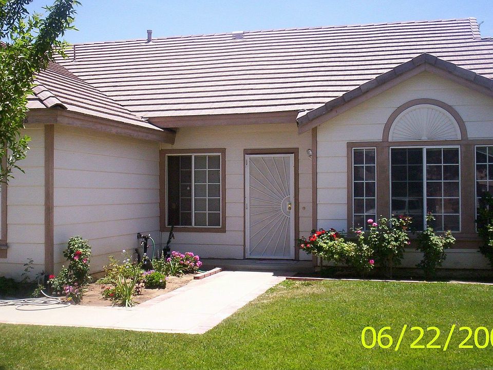 front view-on cul de sac