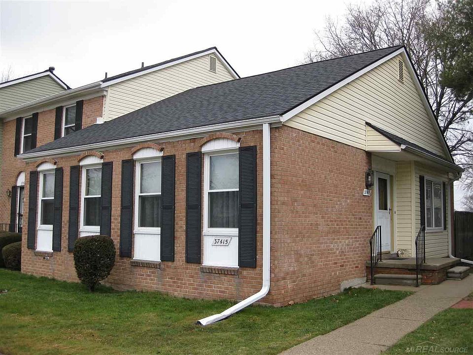 For Sale: 37415 Charter Oaks, Clinton Township, MI 48036
