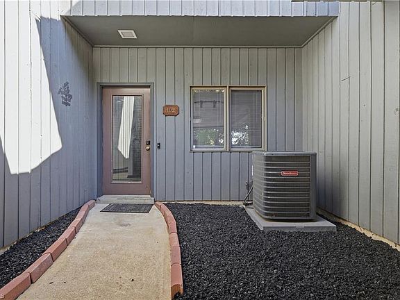 4th image of 210 College Rd APT 102
