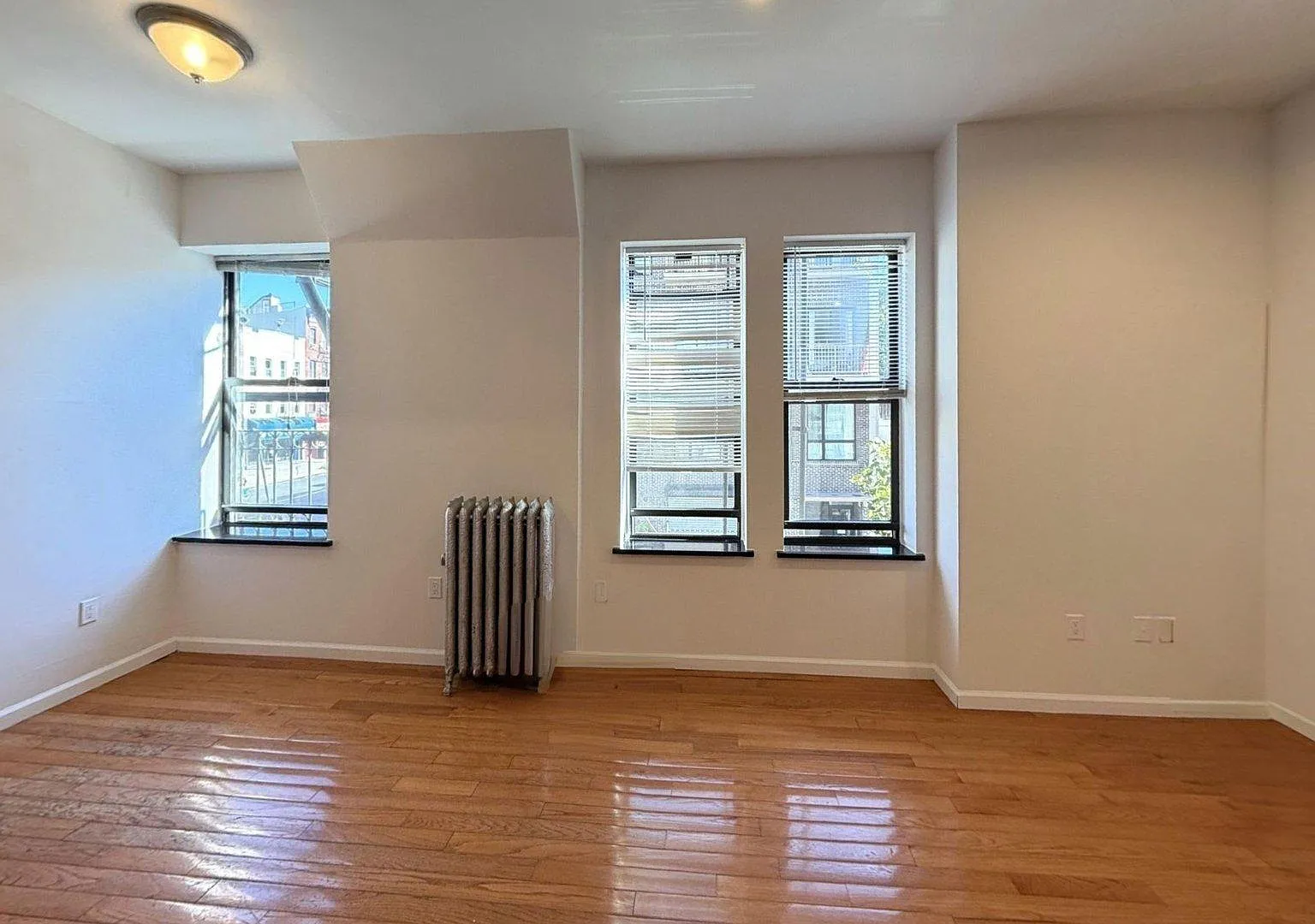 87 Graham Avenue — Photo 2