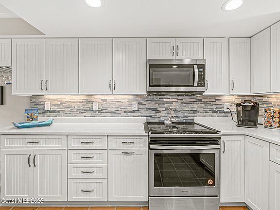 4th image of 741 Palm Springs Cir