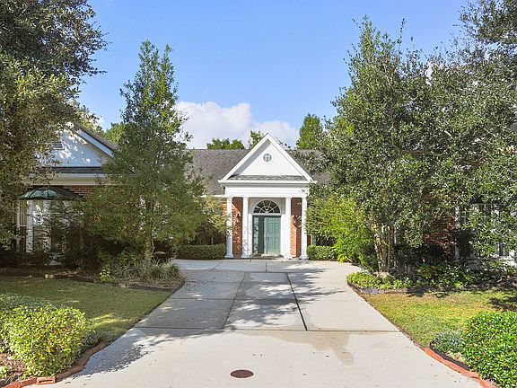 2 CAR GARAGE & DRIVEWAY