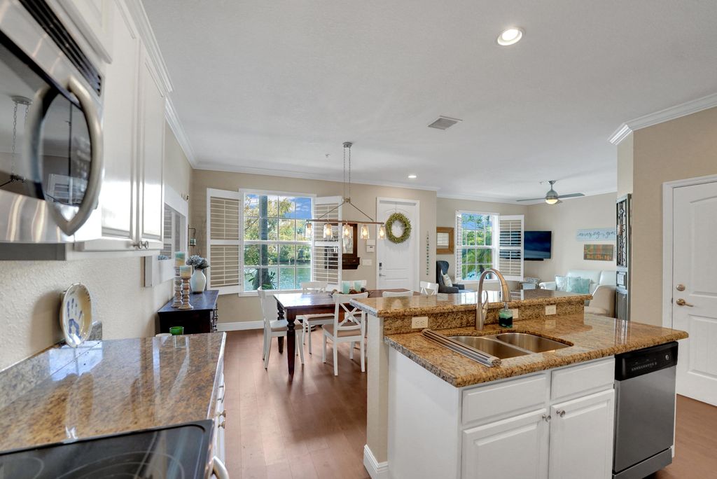 243 SW 7th Street, photo 7