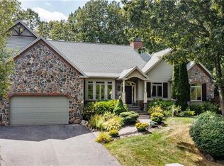 1 Victoria Dr, Smithfield, RI 02917