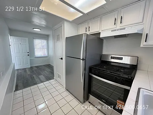 229 1/2 13th St Photo 1