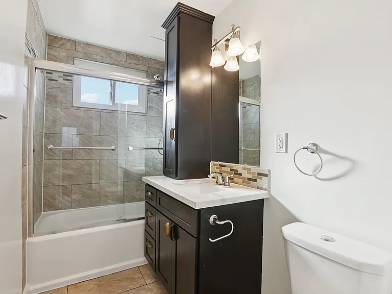 435 W. Regent St — Photo 15