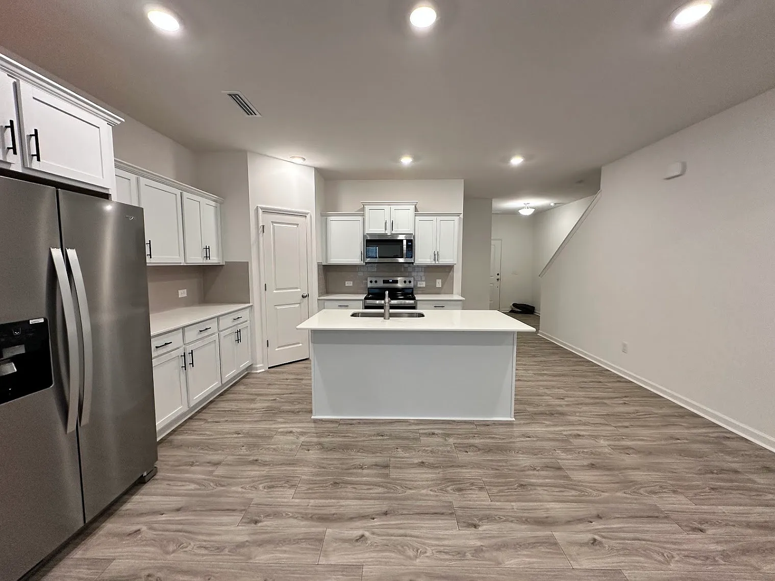3 bed, 2.5 bath, 1762 sqft, $1,795 — Photo 2