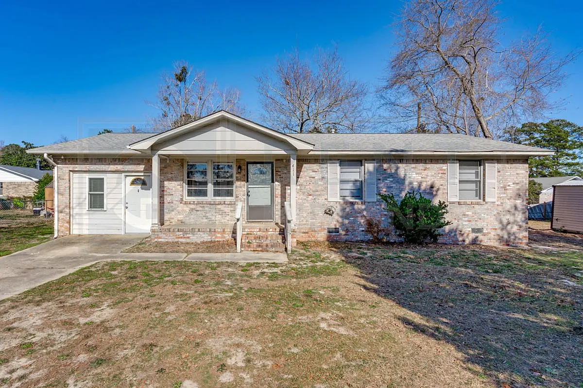 Building Photo - 411 N Pines Rd