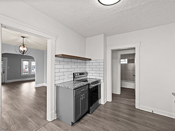 5th image of 4225 W 49th St