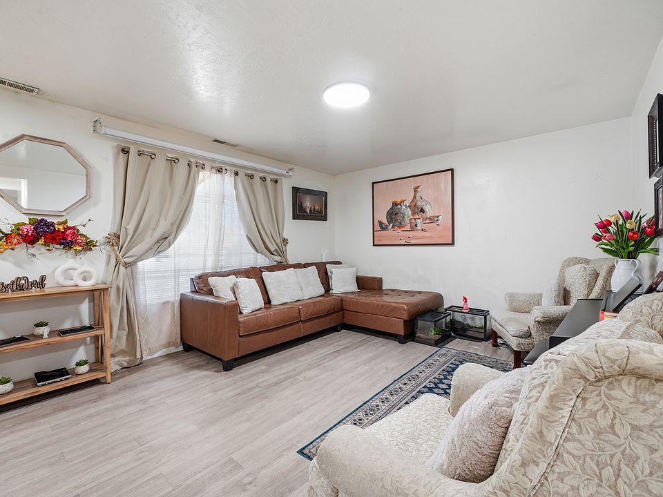 1st image of 203 N Geneva Rd APT 10