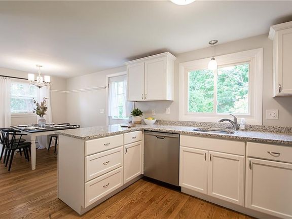 3rd image of 47 Brookdale Dr