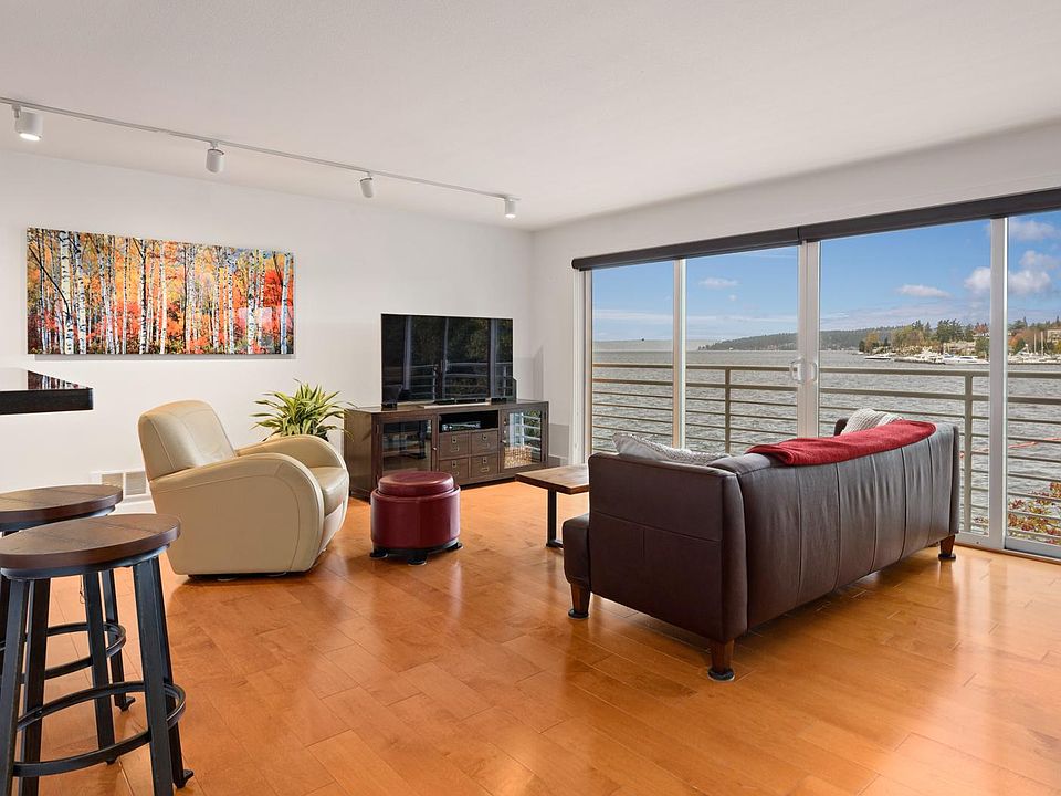 1st image of 733 Lake St S APT 204