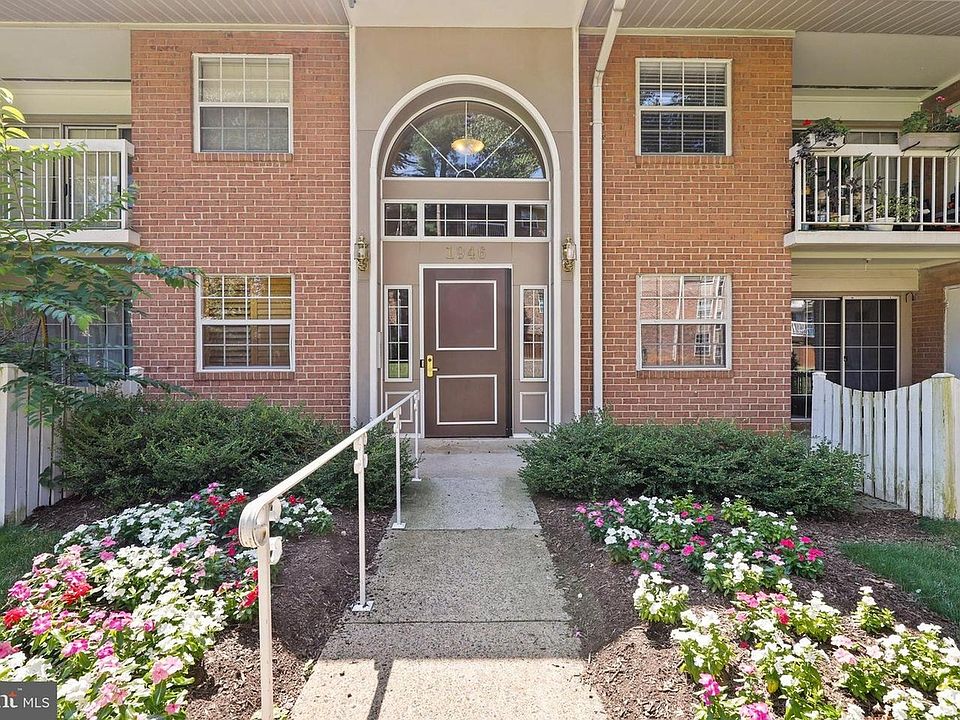 1st image of 1946 Kennedy Dr APT 103