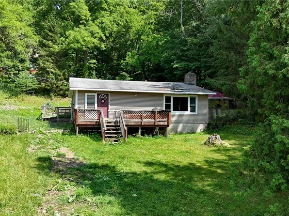 121 Sunrise Dr, Syracuse, NY 13205