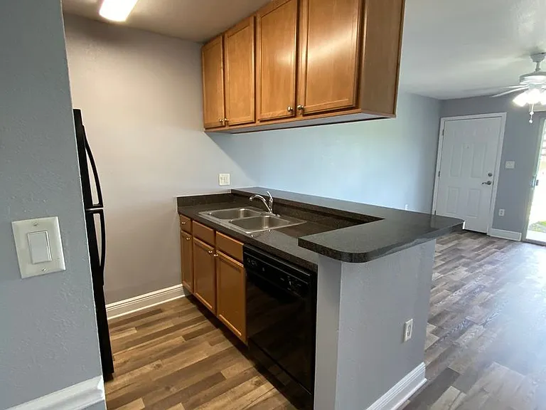 302 Lake Parsons Grn #107 — Photo 8