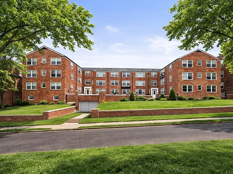 7519 Oxford Dr #1B — Photo 1