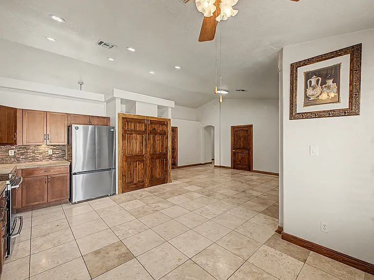 8544 W Holly St — Photo 7