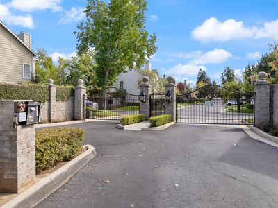 1093 E Monticello Cir, Fresno, CA, 93720