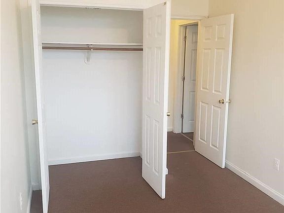 4th image of 921 Glenmore Ave #3