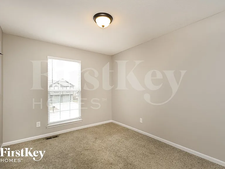 8500 N Kensington Ave — Photo 11