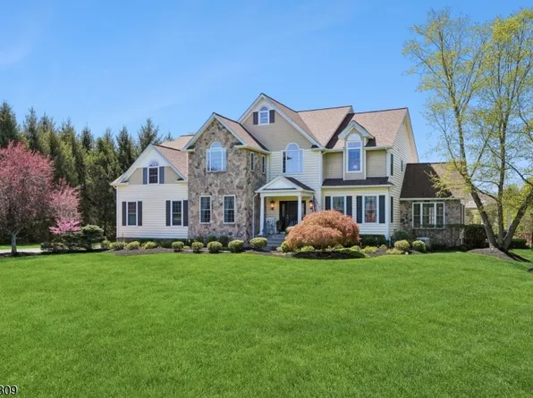 1 Jordan Ct, Washington Twp., NJ 07853