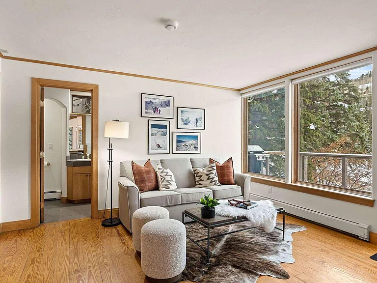 122 W Meadow Dr — Photo 4