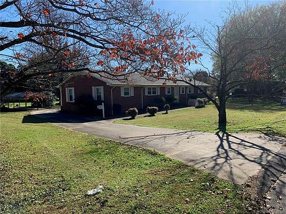4th image of 2210 Bayview Dr