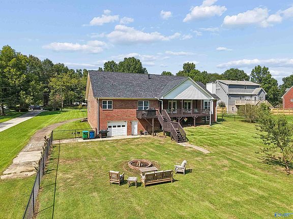3rd image of 1131 Hickory Dr