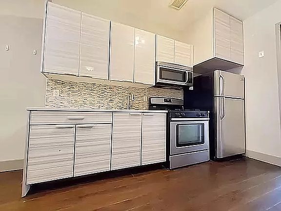 5th image of 776 Saint Johns Pl #1L