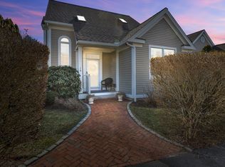 16 Quinns Way, Mashpee, MA 02649