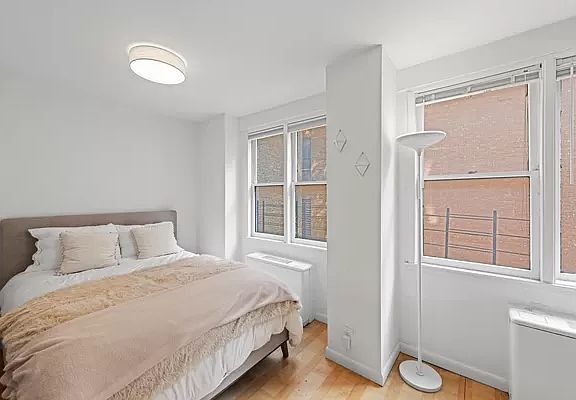 4th image of 201 E 36th St APT 5F