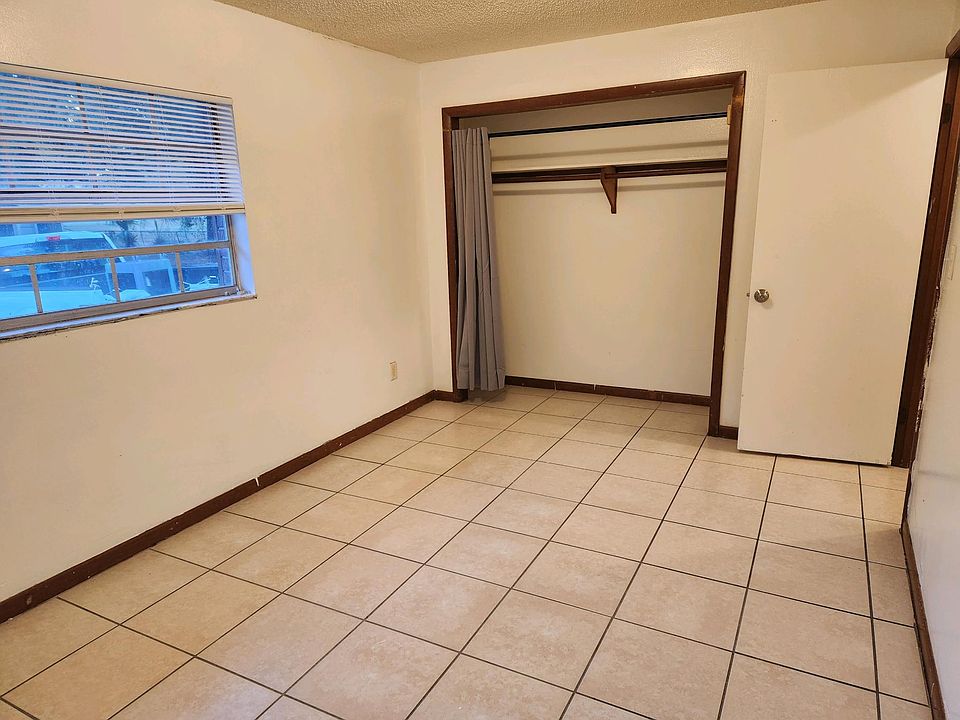 2nd image of 520 NW 26th St #520