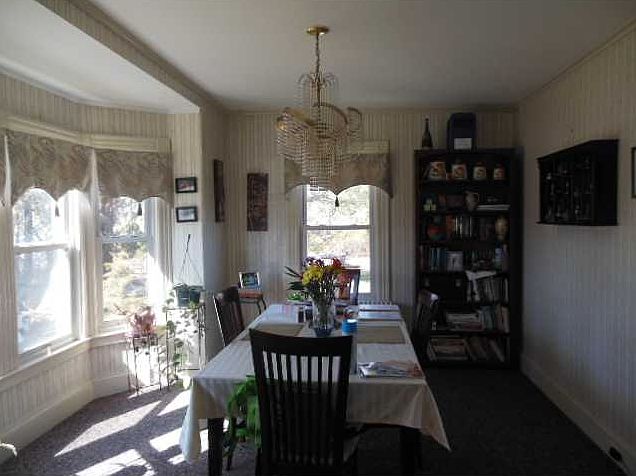 2nd image of 17 Oak St