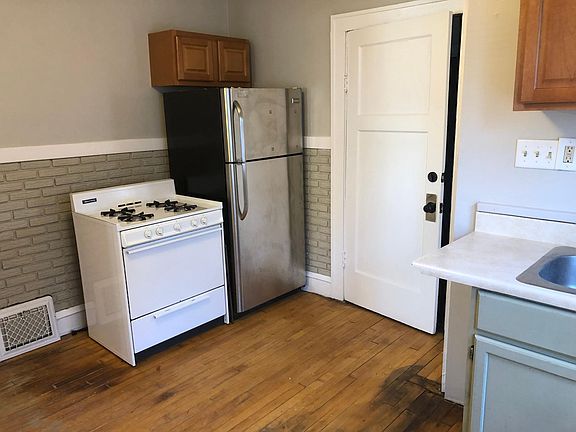 5th image of 132 E Montana St #1