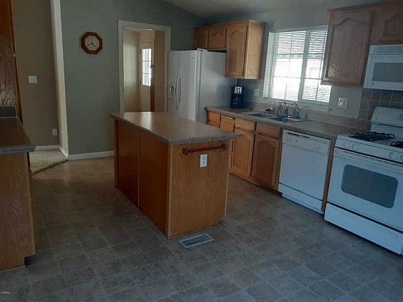 5th image of 28 Faulkner Ct