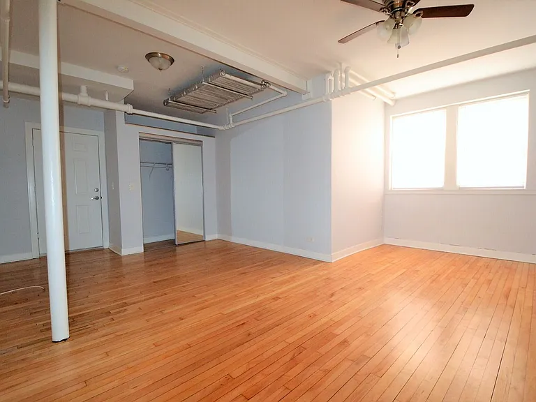 4824 W Addison St — Photo 8