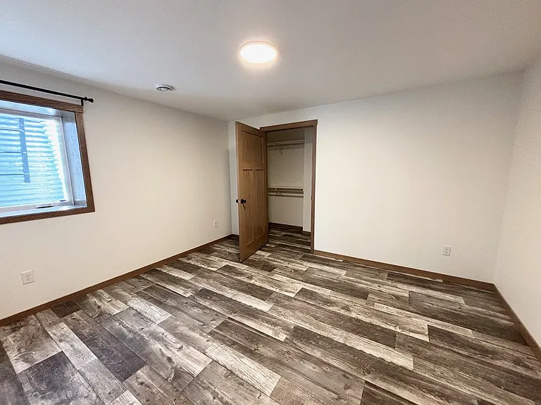 575 Main St W — Photo 16
