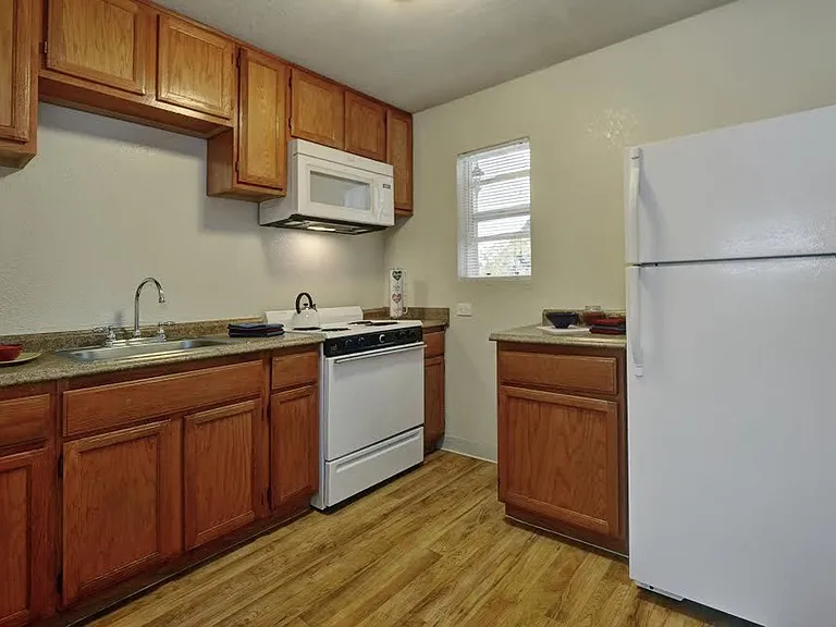 925 Pomeroy Ave — Photo 9