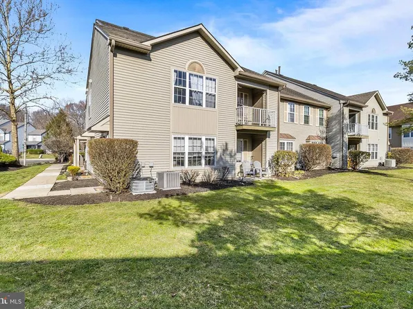 1005A Harwood Ct, Mount Laurel, NJ 08054