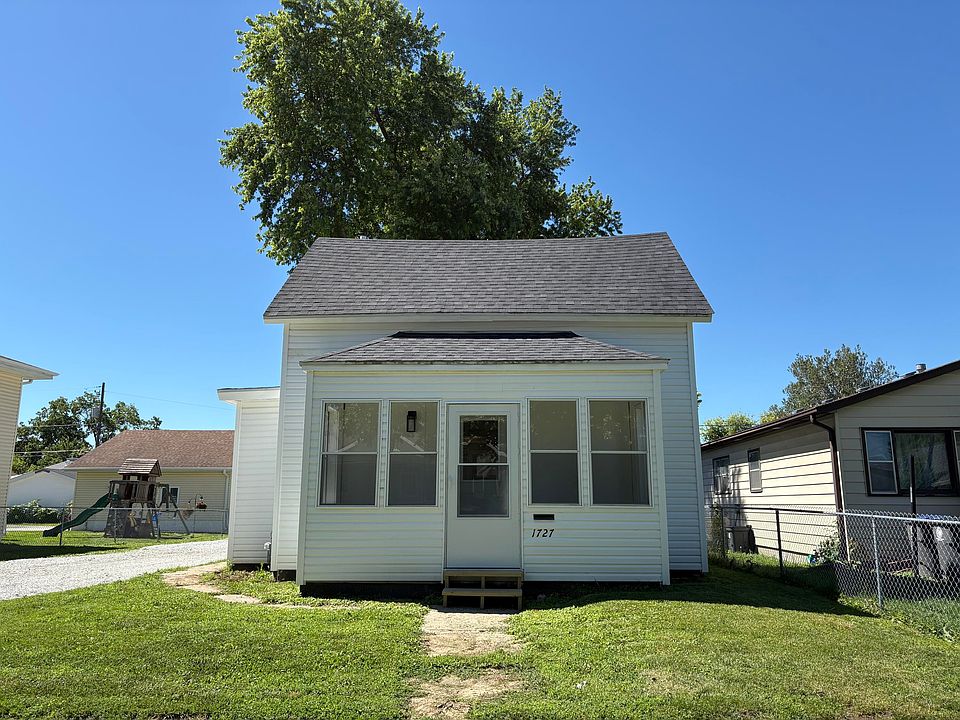 1st image of 1727 2nd Ave
